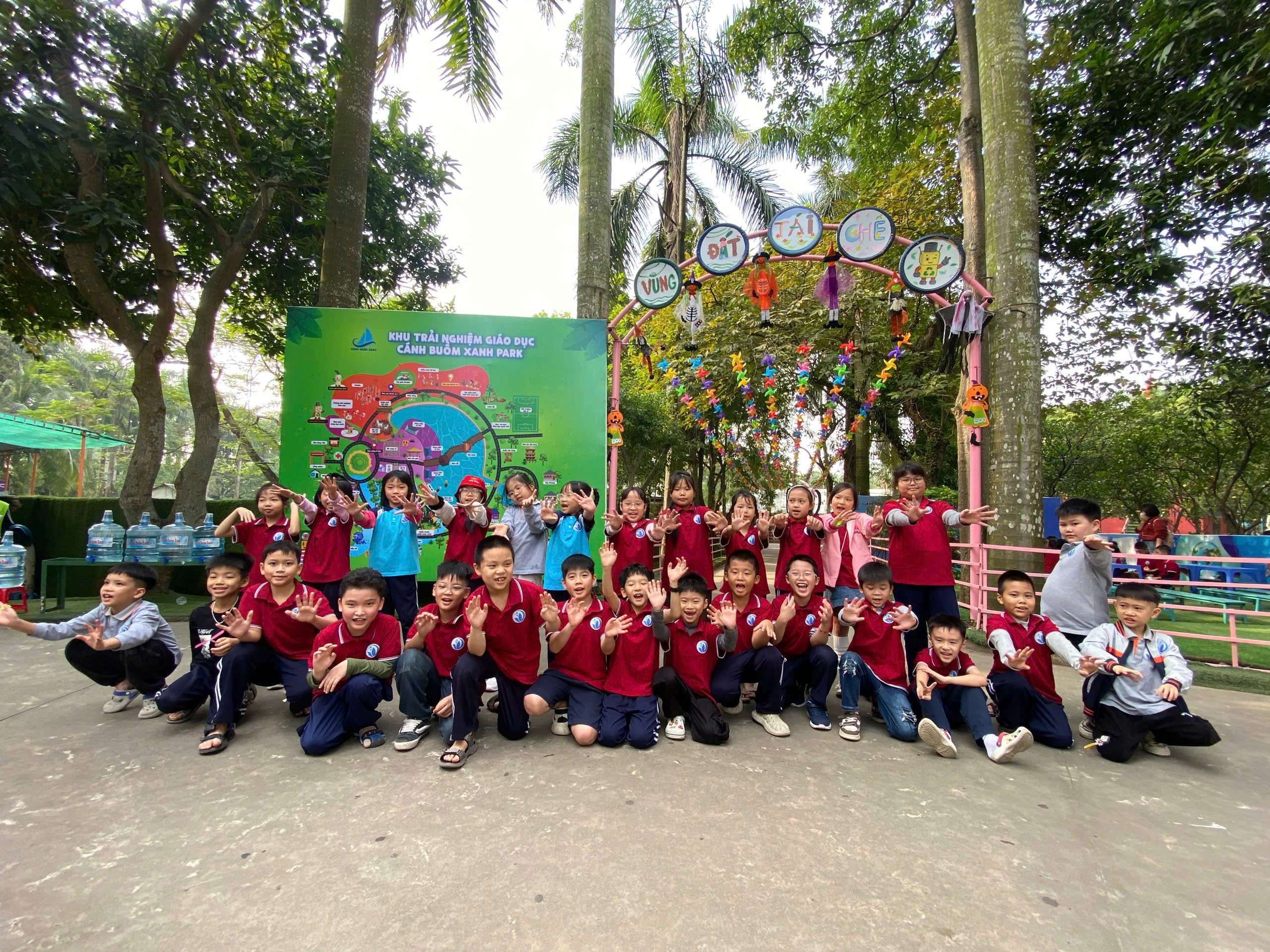 A group of children posing for a photo

Description automatically generated