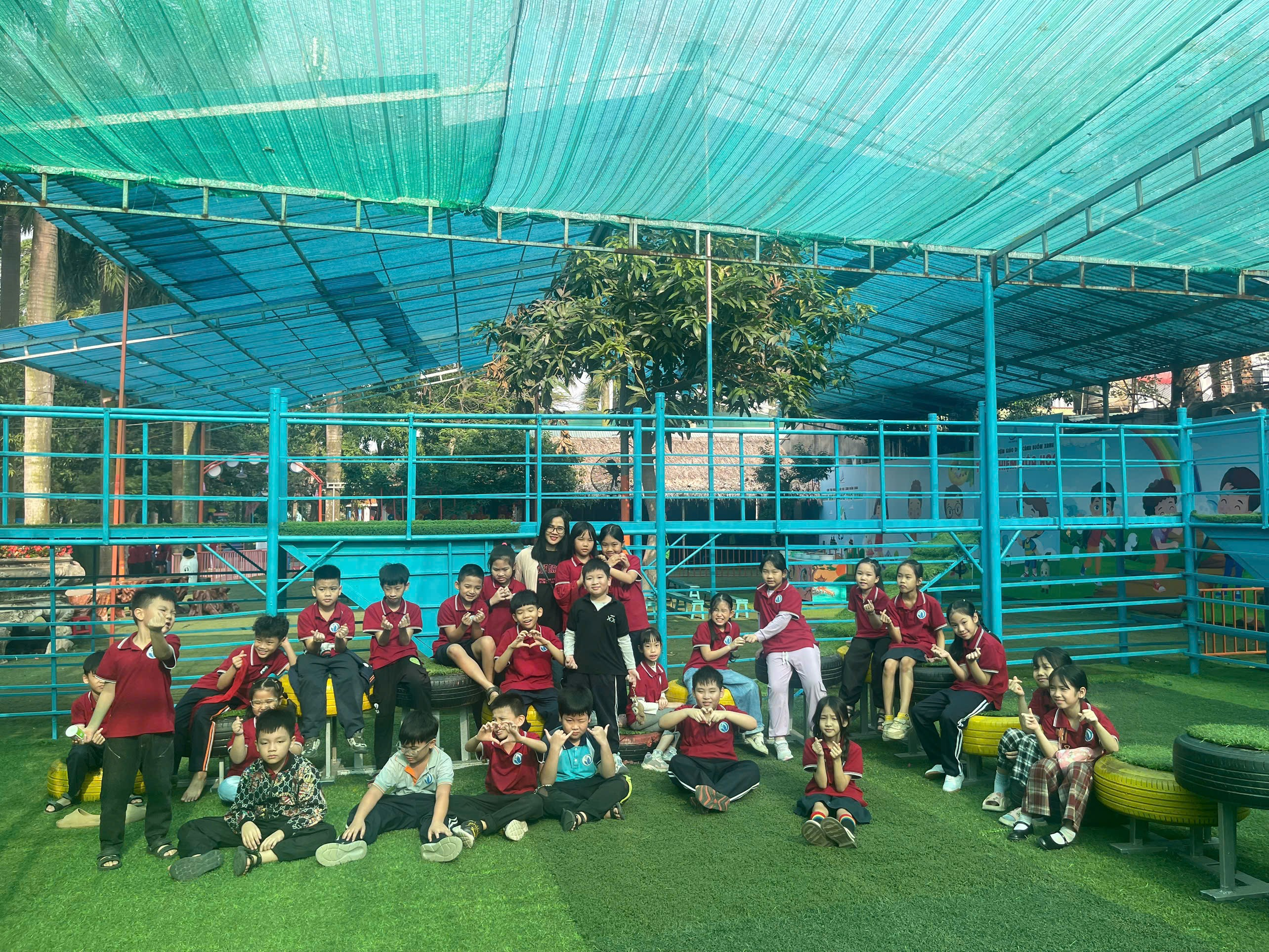 A group of children sitting on grass

Description automatically generated