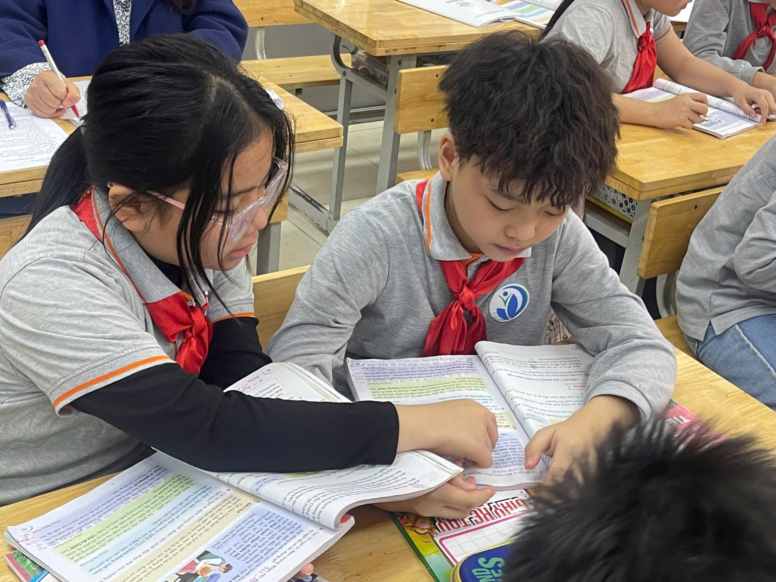 C:\Users\84356\Desktop\ẢNH 5A3\7.jpg