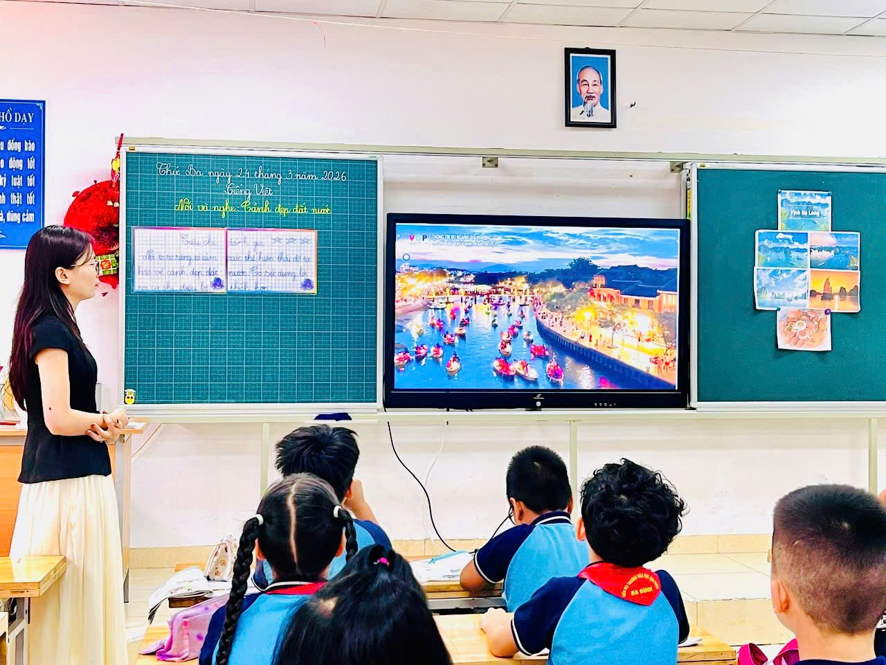 A teacher teaching a group of children in a classroom

Description automatically generated